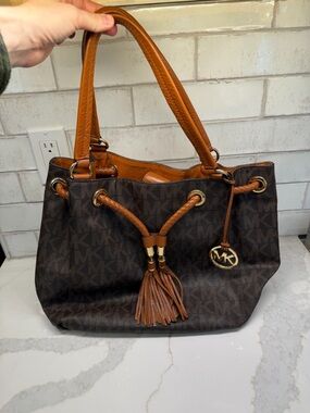 MICHAEL Michael Kors Jet Set
Signature large hobo shoulder bag